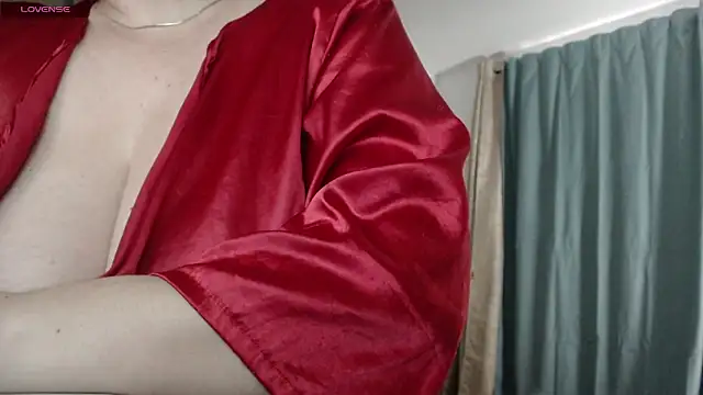 Snapshot of MommyHelpsmee chatting on 10-16-25, 10:22 MommyHelpsmee online show from 10-16-25, 10:22