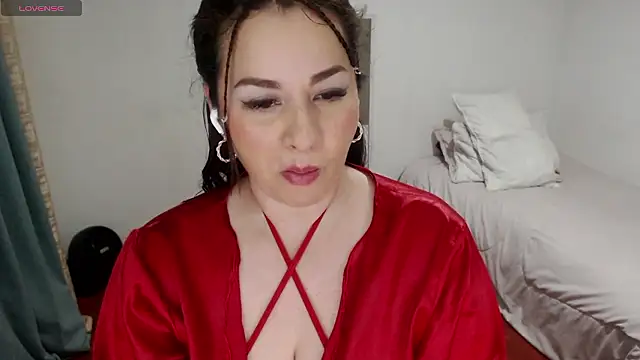 Snapshot of MommyHelpsmee chatting on 01-11-26, 03:39 MommyHelpsmee online show from 01-11-26, 03:39