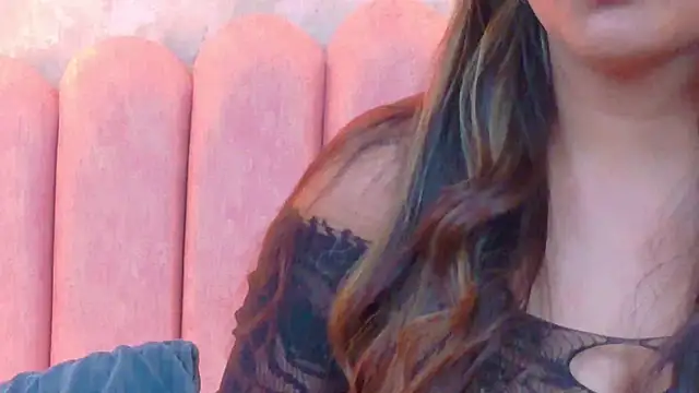 MiaLaurents online show from 11-25-25, 04:34