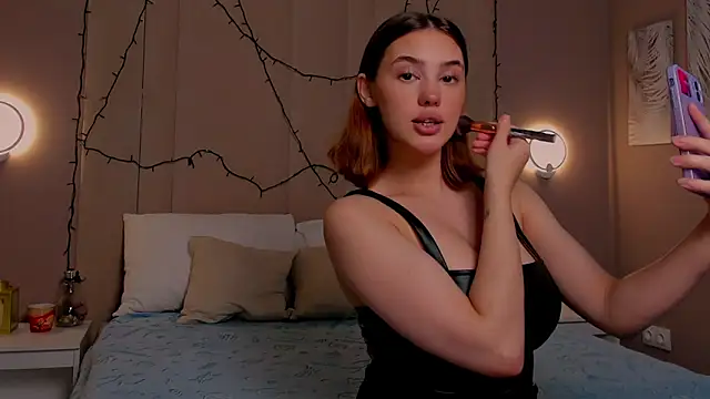 Snapshot of AngelicaKleee chatting on 09-20-25, 01:39 AngelicaKleee online show from 09-20-25, 01:39