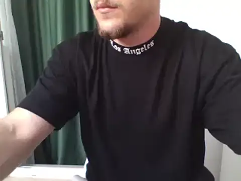 Snapshot of couplehot992 chatting on 03-15-25, 01:18 couplehot992 online show from 03-15-25, 01:18