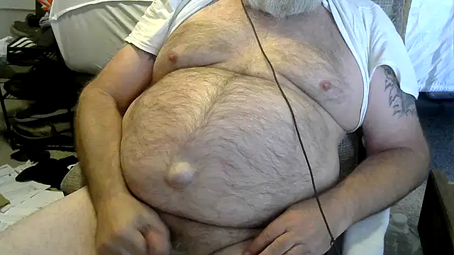 Snapshot of viejo_oso chatting on 03-08-26, 11:30 viejo oso online show from 03-08-26, 11:30