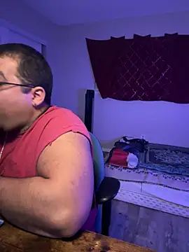 Snapshot of cloudy_couple444 chatting on 12-25-24, 04:22 cloudy couple444 online show from 12-25-24, 04:22