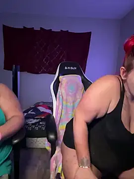 Snapshot of cloudy_couple444 chatting on 01-02-25, 10:48 cloudy couple444 online show from 01-02-25, 10:48