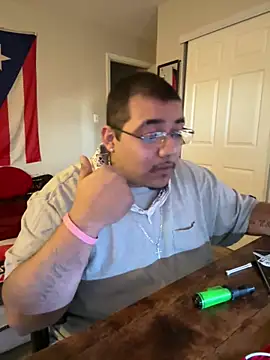 Snapshot of cloudy_couple444 chatting on 02-02-25, 10:39 cloudy couple444 online show from 02-02-25, 10:39