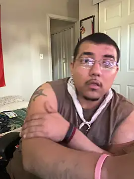 Snapshot of cloudy_couple444 chatting on 02-18-25, 06:15 cloudy couple444 online show from 02-18-25, 06:15