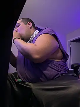 Snapshot of cloudy_couple444 chatting on 03-09-25, 04:49 cloudy couple444 online show from 03-09-25, 04:49