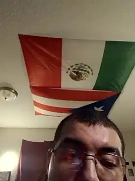 Snapshot of cloudy_couple444 chatting on 09-27-25, 08:03 cloudy couple444 online show from 09-27-25, 08:03