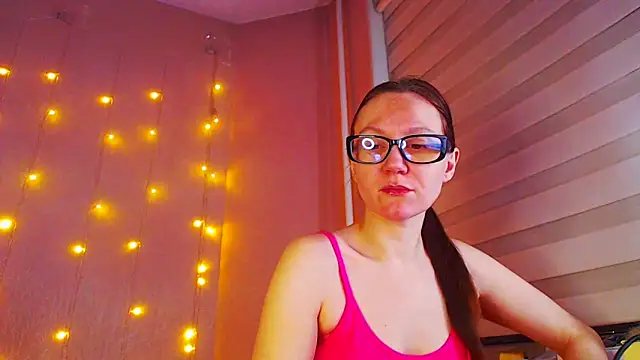 Snapshot of MelanyOx chatting on 02-16-25, 10:21 MelanyOx online show from 02-16-25, 10:21