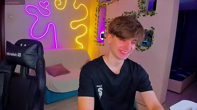 RobertAndLinela online show from 01-21-25, 05:20