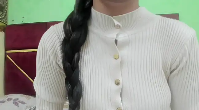 Snapshot of Somiya87 chatting on 02-25-25, 04:10 Somiya87 online show from 02-25-25, 04:10