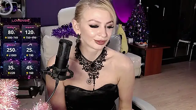 Snapshot of _britney_white_ chatting on 01-01-25, 06:49 britney white online show from 01-01-25, 06:49