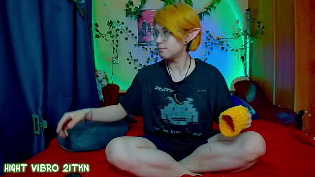 Snapshot of TrickyKitsune chatting on 09-11-25, 10:15 TrickyKitsune online show from 09-11-25, 10:15
