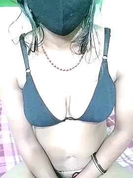 Snapshot of Coupleshow47 chatting on 10-15-25, 10:43 Coupleshow47 online show from 10-15-25, 10:43