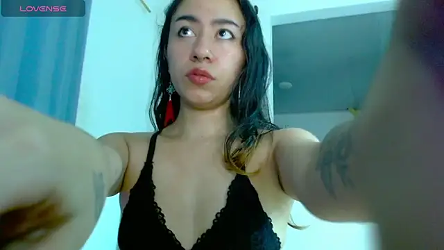 Snapshot of Maam_Ine chatting on 05-08-26, 11:21 Maam Ine online show from 05-08-26, 11:21