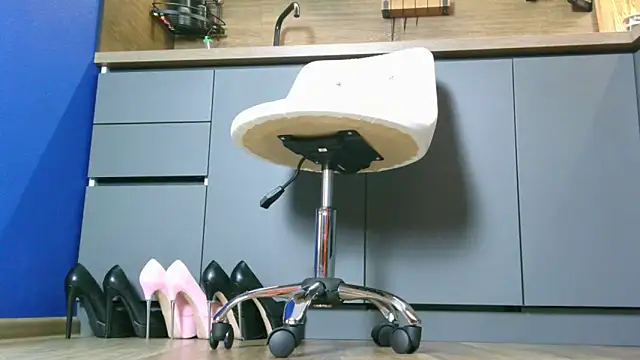 Jennifer Braun online show from 03-12-25, 01:40