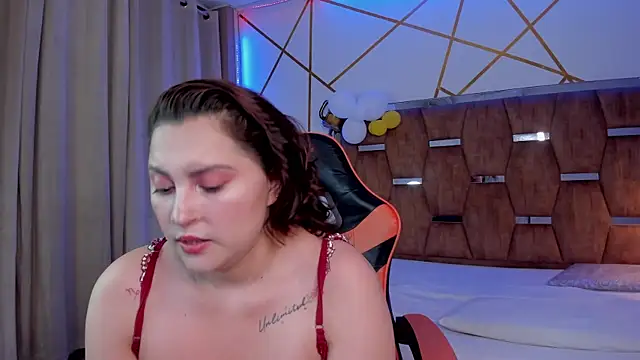 Snapshot of LunaPleasure chatting on 10-06-25, 04:43 LunaPleasure online show from 10-06-25, 04:43