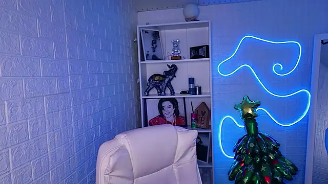 StellaFrost online show from 12-18-25, 04:35