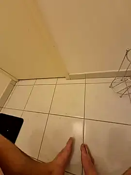 Snapshot of Maxoux02 chatting on 12-23-24, 11:06 Maxoux02 online show from 12-23-24, 11:06