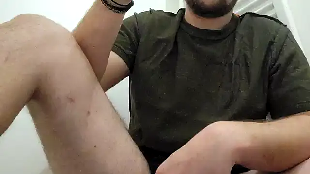 Snapshot of Maxoux02 chatting on 01-11-25, 04:36 Maxoux02 online show from 01-11-25, 04:36