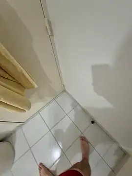 Snapshot of Maxoux02 chatting on 02-15-25, 06:01 Maxoux02 online show from 02-15-25, 06:01