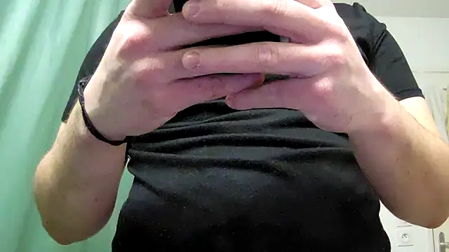 Snapshot of Maxoux02 chatting on 02-18-25, 05:21 Maxoux02 online show from 02-18-25, 05:21