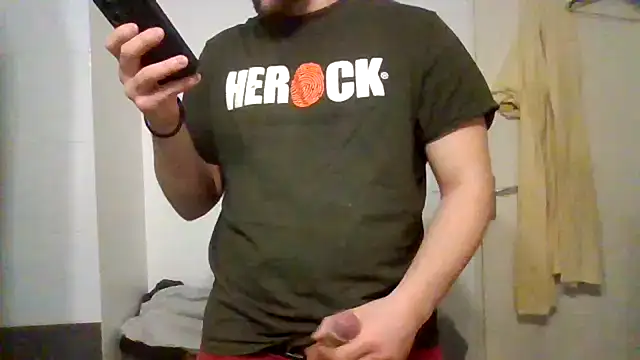 Snapshot of Maxoux02 chatting on 03-20-25, 06:31 Maxoux02 online show from 03-20-25, 06:31