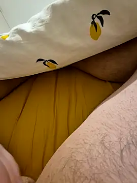 Snapshot of Maxoux02 chatting on 10-24-25, 04:47 Maxoux02 online show from 10-24-25, 04:47