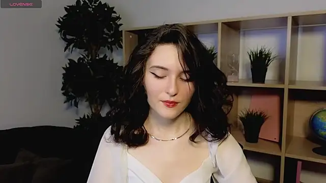 Snapshot of niki_cutes chatting on 01-12-25, 01:11 niki cutes online show from 01-12-25, 01:11