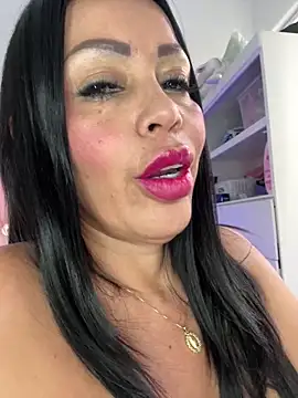 Snapshot of KarolRubi1 chatting on 01-20-25, 05:27 KarolRubi1 online show from 01-20-25, 05:27