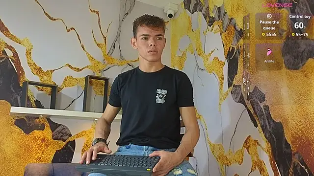 Snapshot of Nijinsky_LatinBoy chatting on 01-19-26, 02:37 Nijinsky LatinBoy online show from 01-19-26, 02:37