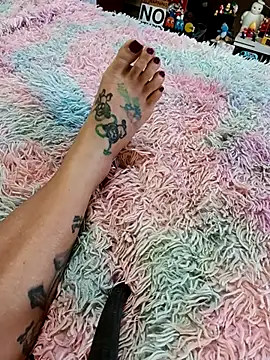 Snapshot of TheOneNOnlyHalfPint chatting on 02-13-25, 02:20 TheOneNOnlyHalfPint online show from 02-13-25, 02:20