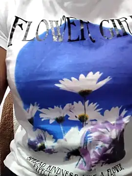 Snapshot of queen_pari chatting on 02-18-25, 04:26 queen pari online show from 02-18-25, 04:26