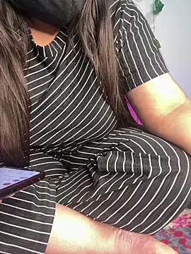 Snapshot of tanvihot2 chatting on 09-30-25, 04:12 tanvihot2 online show from 09-30-25, 04:12