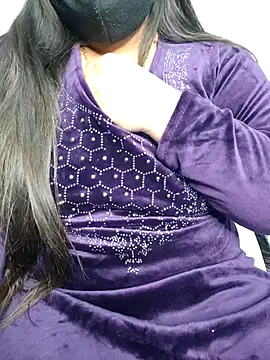 Snapshot of tanvihot2 chatting on 11-26-25, 04:24 tanvihot2 online show from 11-26-25, 04:24