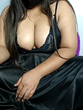 Snapshot of tanvihot2 chatting on 11-26-25, 04:30 tanvihot2 online show from 11-26-25, 04:30