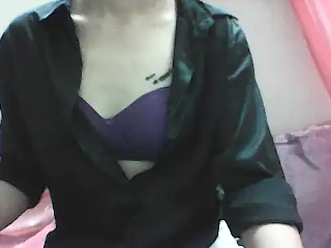 Snapshot of roseofvenom chatting on 12-30-24, 05:23 roseofvenom online show from 12-30-24, 05:23