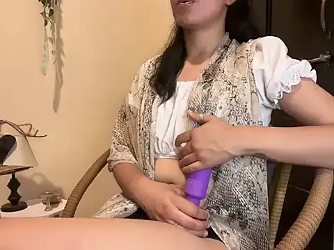 Snapshot of roseofvenom chatting on 02-11-25, 04:24 roseofvenom online show from 02-11-25, 04:24