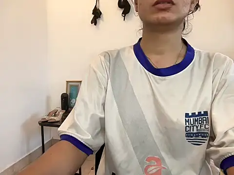 Snapshot of roseofvenom chatting on 02-14-25, 01:56 roseofvenom online show from 02-14-25, 01:56