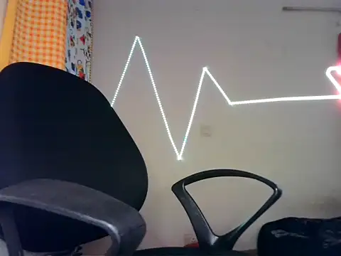 Snapshot of roseofvenom chatting on 02-21-25, 09:11 roseofvenom online show from 02-21-25, 09:11