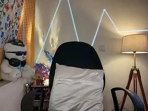 Snapshot of roseofvenom chatting on 03-13-25, 09:26 roseofvenom online show from 03-13-25, 09:26