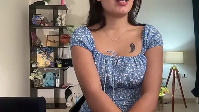 Snapshot of roseofvenom chatting on 11-04-25, 07:57 roseofvenom online show from 11-04-25, 07:57