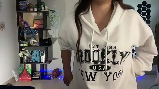 Snapshot of roseofvenom chatting on 11-12-25, 06:19 roseofvenom online show from 11-12-25, 06:19