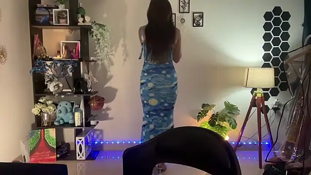 Snapshot of roseofvenom chatting on 11-19-25, 05:13 roseofvenom online show from 11-19-25, 05:13