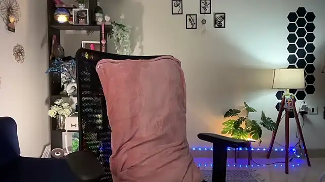 Snapshot of roseofvenom chatting on 12-01-25, 06:02 roseofvenom online show from 12-01-25, 06:02