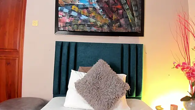 EloiseQuinn online show from 10-24-25, 01:07