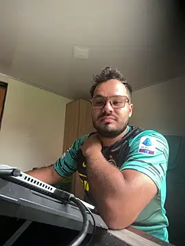 EMILIOHOT online show from 04-27-26, 07:01