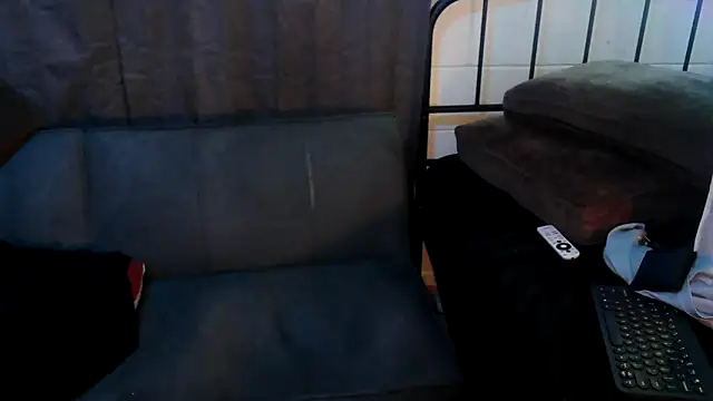 Snapshot of k1oudE chatting on 05-12-26, 05:43 k1oudE online show from 05-12-26, 05:43