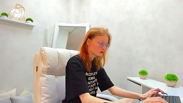 Snapshot of ElizabethHarpper chatting on 03-10-25, 08:15 ElizabethHarpper online show from 03-10-25, 08:15