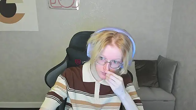 Snapshot of ElizabethHarpper chatting on 09-20-25, 01:28 ElizabethHarpper online show from 09-20-25, 01:28